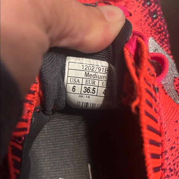 Brooks Vibrant pink and Black Athletic Shoes - Picture 4 of 4